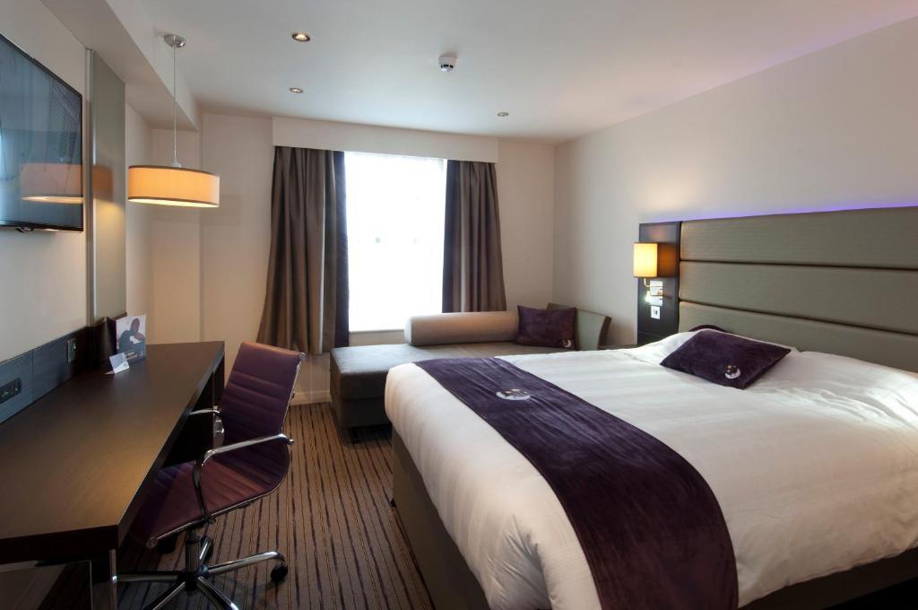 Premier Inn Wirral - Two Mills Ellesmere Port Room photo