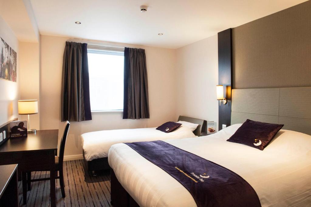 Premier Inn Wirral - Two Mills Ellesmere Port Room photo